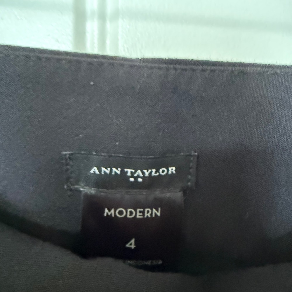 Ann Taylor Modern Fit Trousers Women 4 Black Excellent Flare Leg Mid Rise Pants - Picture 3 of 7